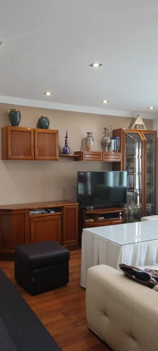 Vitrina de comedor de madera y cristal