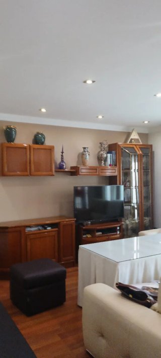 Vitrina de comedor de madera y cristal