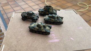 Vehículos húngaros Bolt Action pintados