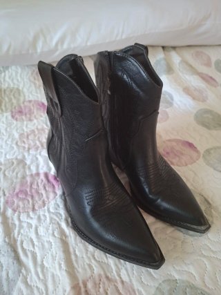 Botas negras de tacón