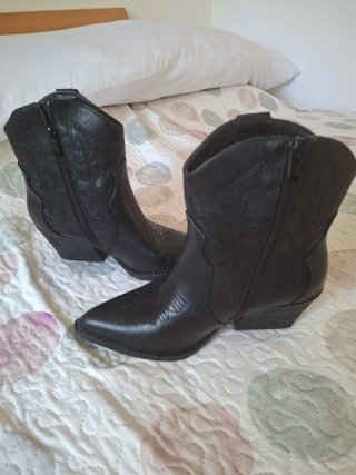 Botas negras de tacón