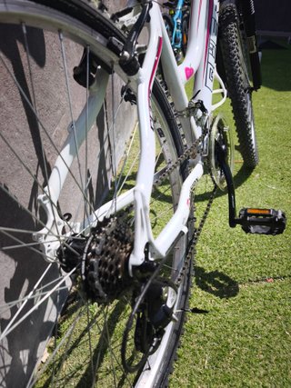 Bicicleta Montaña Qüer Mission Blanco/Rosa