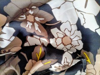 Blusa estampada floral manga larga