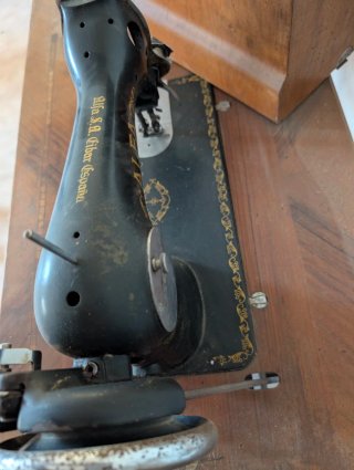 Máquina de coser Alfa antigua