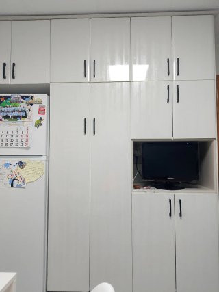 Horno y vitrocerámica con despensero