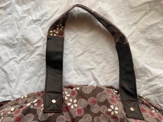 Bolsa de mano estampado floral ideal para viajar