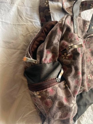 Bolsa de mano estampado floral ideal para viajar