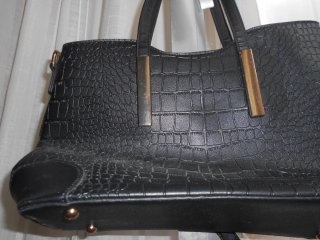 Bolso negro efecto piel cocodrilo