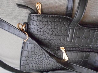 Bolso negro efecto piel cocodrilo