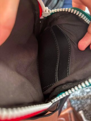 Riñonera Lacoste Negra y Turquesa