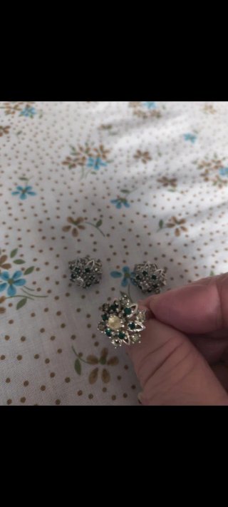 Conjunto acero y circonitas verdes flor