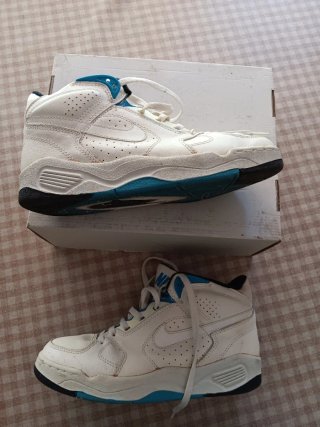 Zapatillas Nike Baloncesto Blancas y Azules