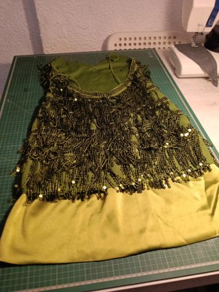 Blusón verde con flecos y lentejuelas
