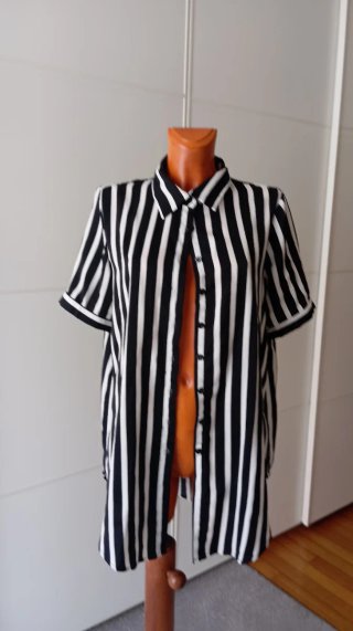 Camisa Rayas Negra y Blanca larga.Talla L