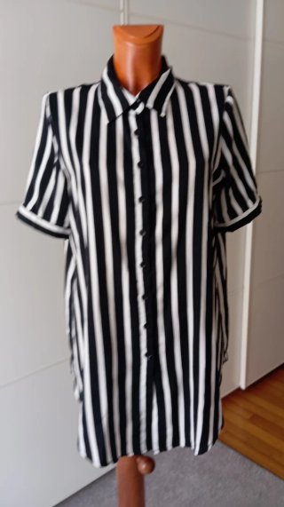 Camisa Rayas Negra y Blanca larga.Talla L