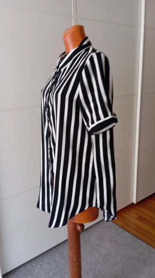 Camisa Rayas Negra y Blanca larga.Talla L