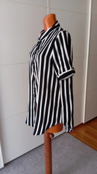 Camisa Rayas Negra y Blanca larga.Talla L