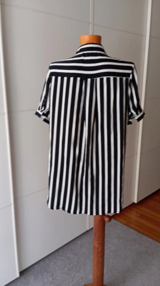 Camisa Rayas Negra y Blanca larga.Talla L