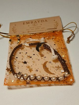 Pulsera de perlas y cordón negro