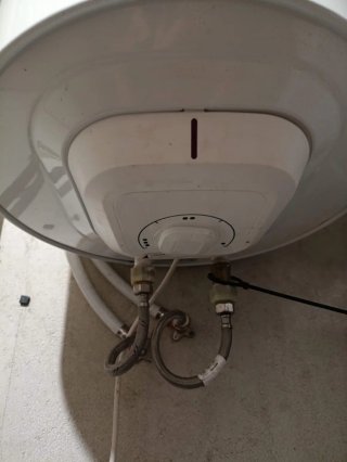 Termo de agua caliente Ariston blanco