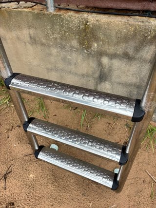 Escalera de piscina de metal