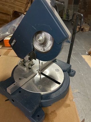 Ingletadora sierra.  1000watios