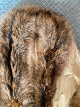 Chaquetón de piel y punto beige/marrón