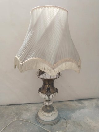 Lámpara antigua de cristal y latón