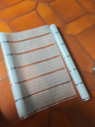 Rollo cubre luz ventana con rayas