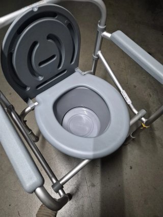 Inodoro portátil para movilidad reducida