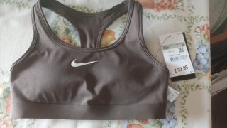Top deportivo mujer Nike sin estrenar.