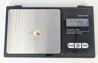 Colgante Bellota de oro de 18k, 0.63 g.