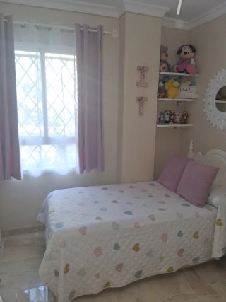 Cortina, visillo, colcha y cojines