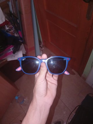 Estuche Gafas Ray-Ban Negro y gafas.