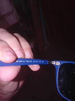 Estuche Gafas Ray-Ban Negro y gafas.