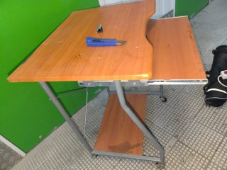 Escritorio pequeño madera y metal