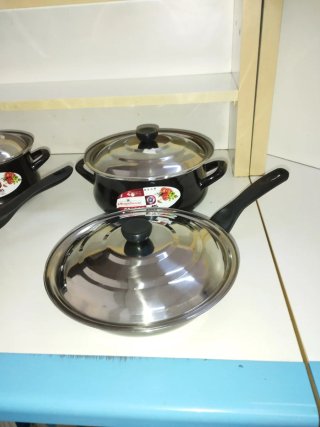 Set 4 pezzi  più 4 coperchi pentole induzione
