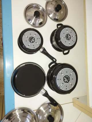 Set 4 pezzi  più 4 coperchi pentole induzione
