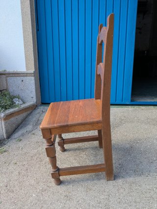 Silla de madera rústica