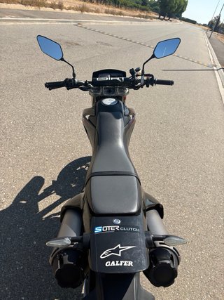 Honda FMX 650 Supermotard Negra