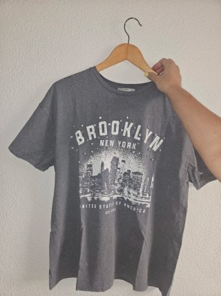 Camiseta Stradivarius talla como una L  Overside