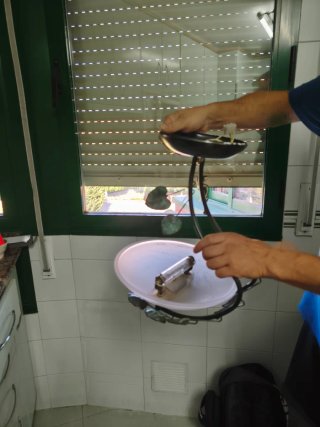 Lámpara de cristal y metal dorada