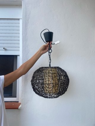 Lámpara de mimbre colgante negra