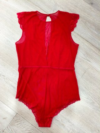 Body de encaje rojo oscuro