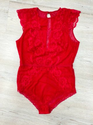 Body de encaje rojo oscuro