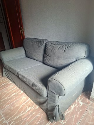 Sofá gris de tela
