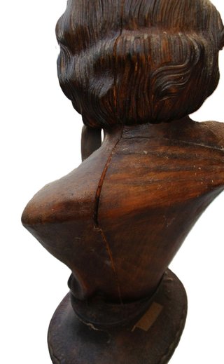 Scultura in legno intagliata a mano