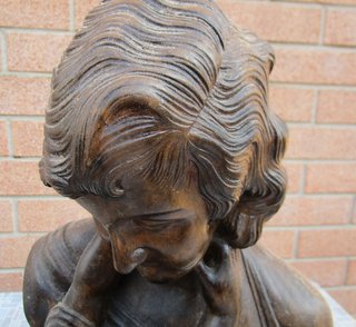 Scultura in legno intagliata a mano