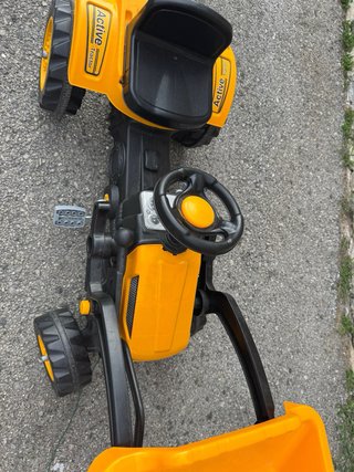 Tractor de pedales para niños