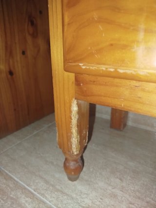 Mesita de noche de madera